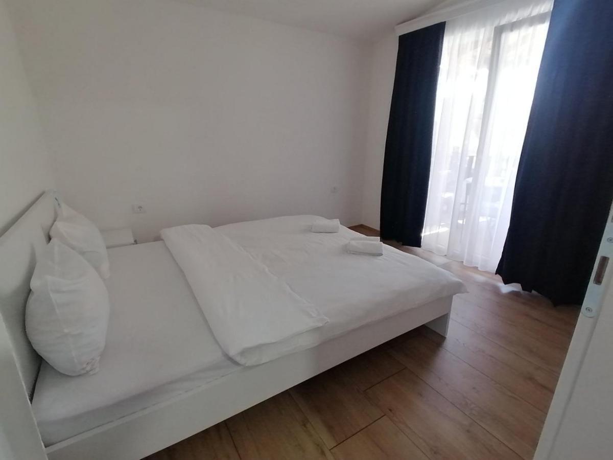 אוהריד Petroski Apartments מראה חיצוני תמונה