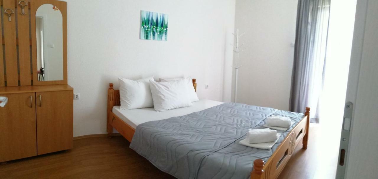 אוהריד Petroski Apartments מראה חיצוני תמונה