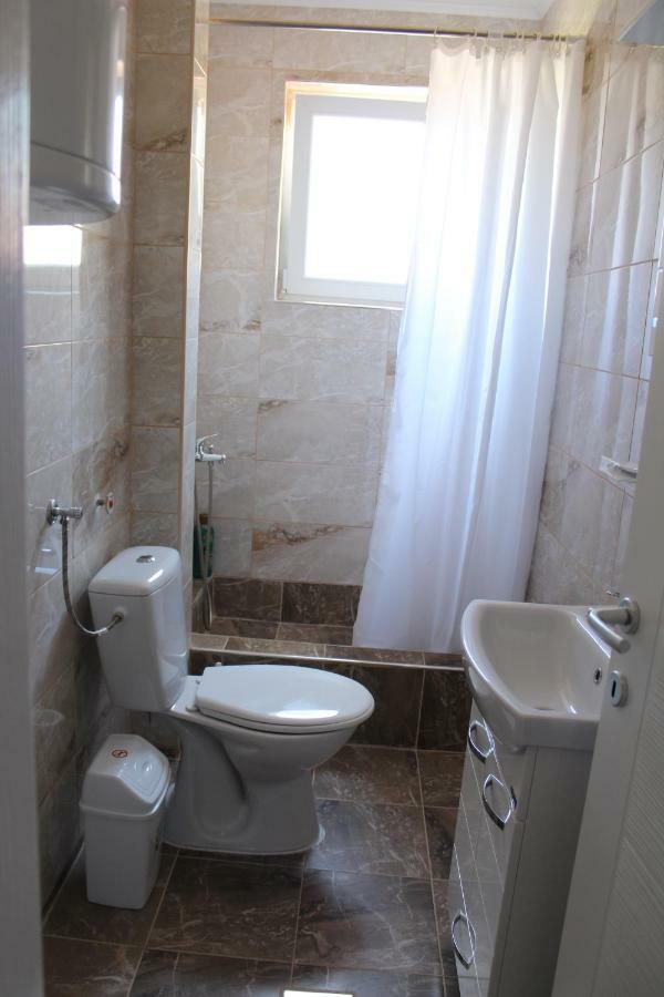 אוהריד Petroski Apartments מראה חיצוני תמונה