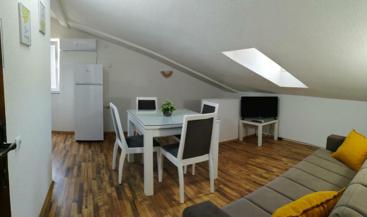 אוהריד Petroski Apartments מראה חיצוני תמונה