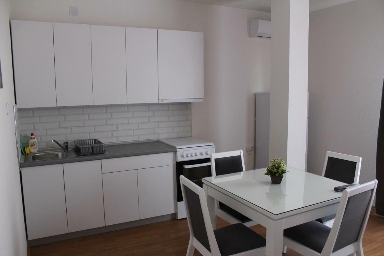 אוהריד Petroski Apartments מראה חיצוני תמונה